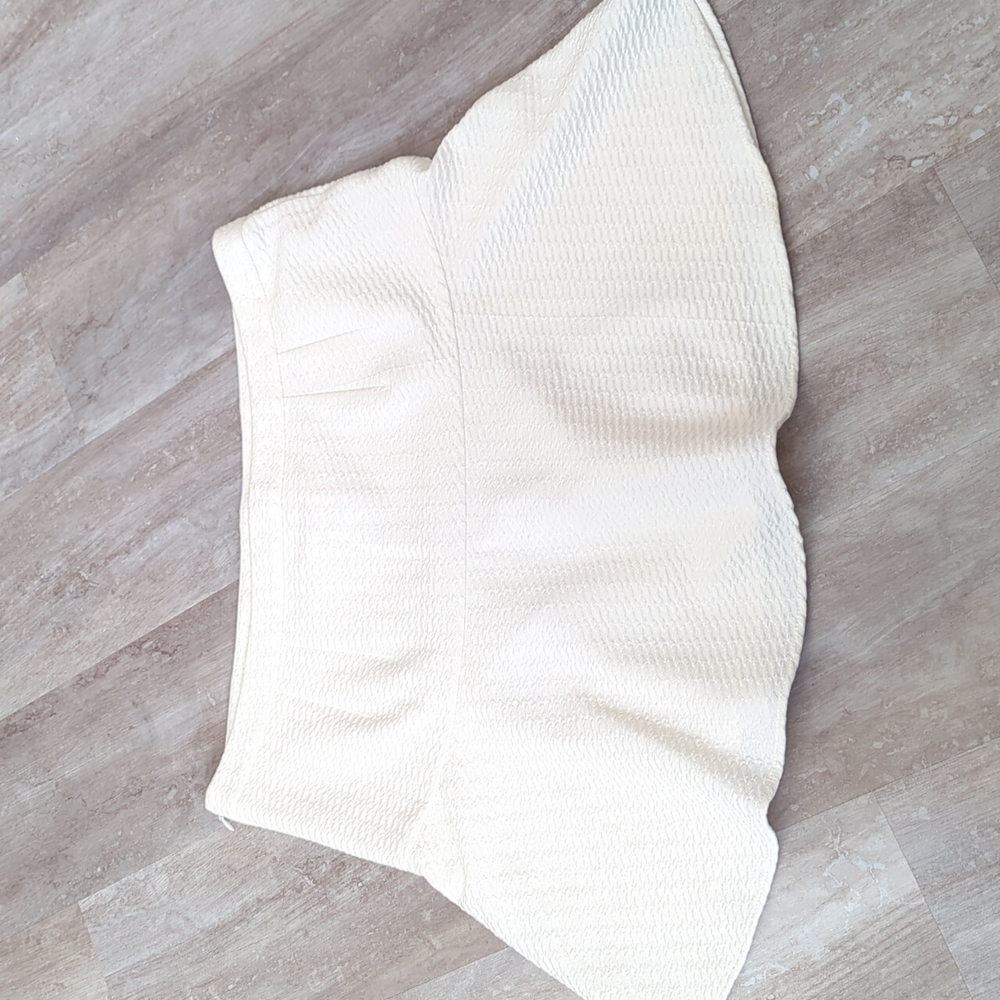 🆕🌿LOFT TEXTURED MINI SKIRT🌿 - Picture 2 of 7